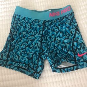 girls nike pros size L